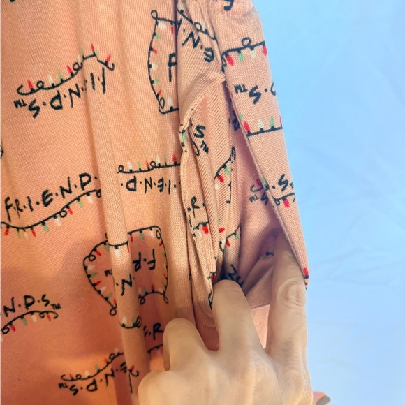 FRIENDS XL Christmas Pajama Set - Picture 7 of 7